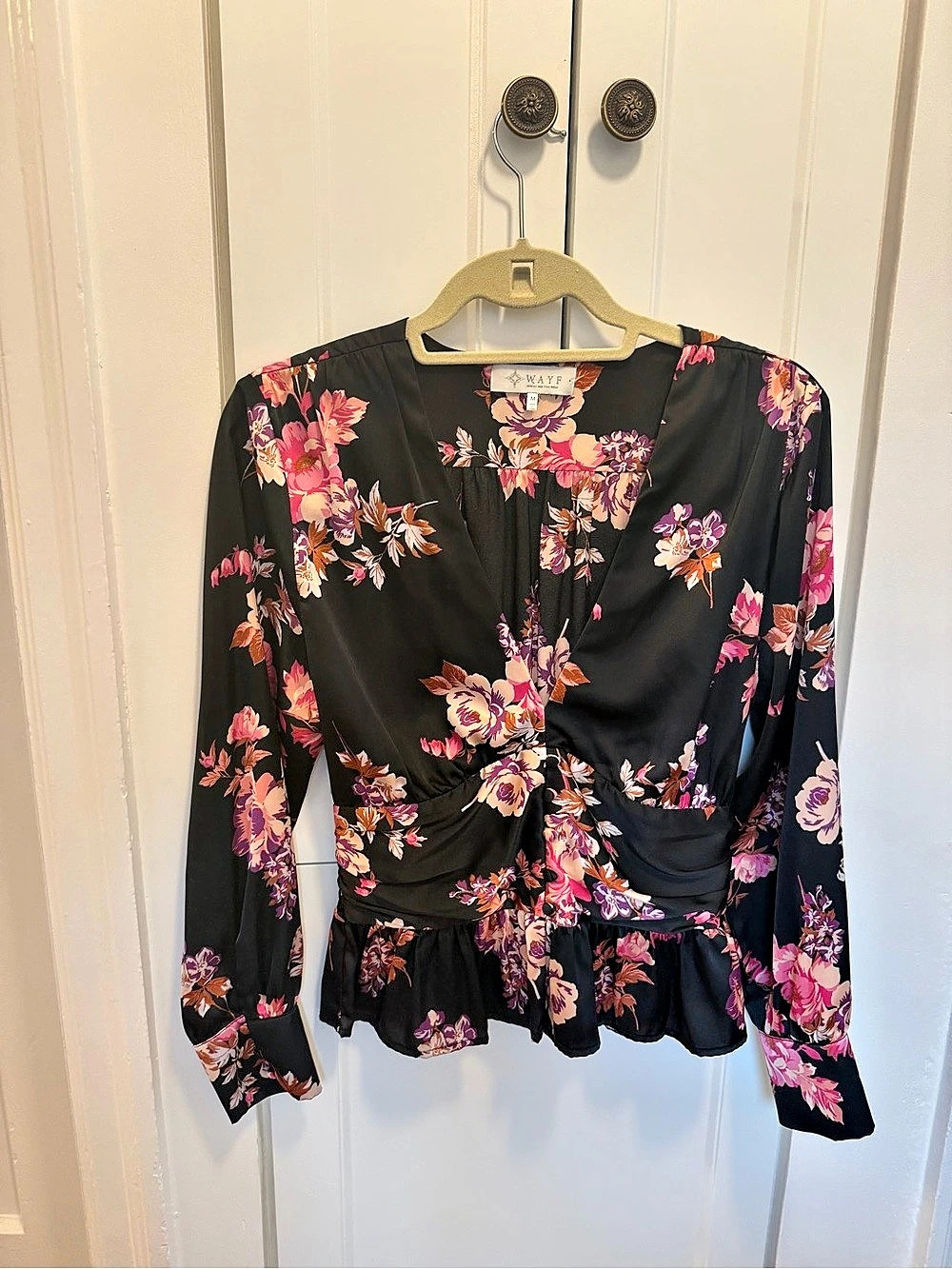 WAYF Floral Blouse in Black & Pink Size Medium Like New
